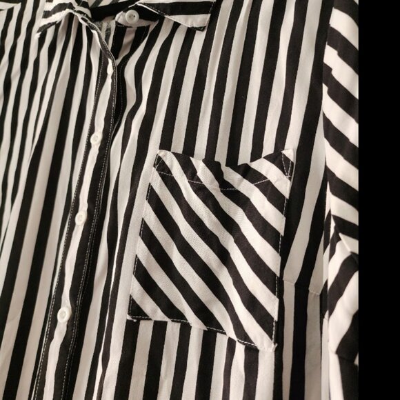 Torrid 2 Stretch Challis Button-Front Blouse – Black & White Stripe Shirt - Picture 2 of 7